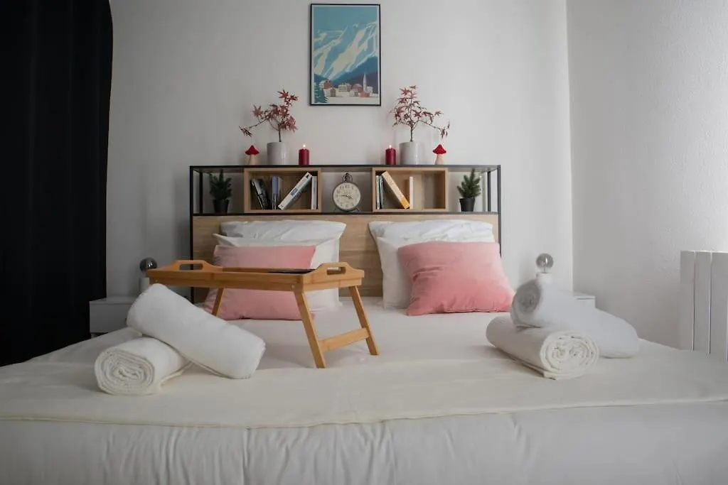 Luxury Apartment «Le Jurassien», Gex-Geneve Cessy 0*,  France